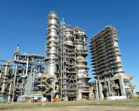 Nhà máy lọc dầu 3 tỷ USD của Việt Nam có “tin vui”