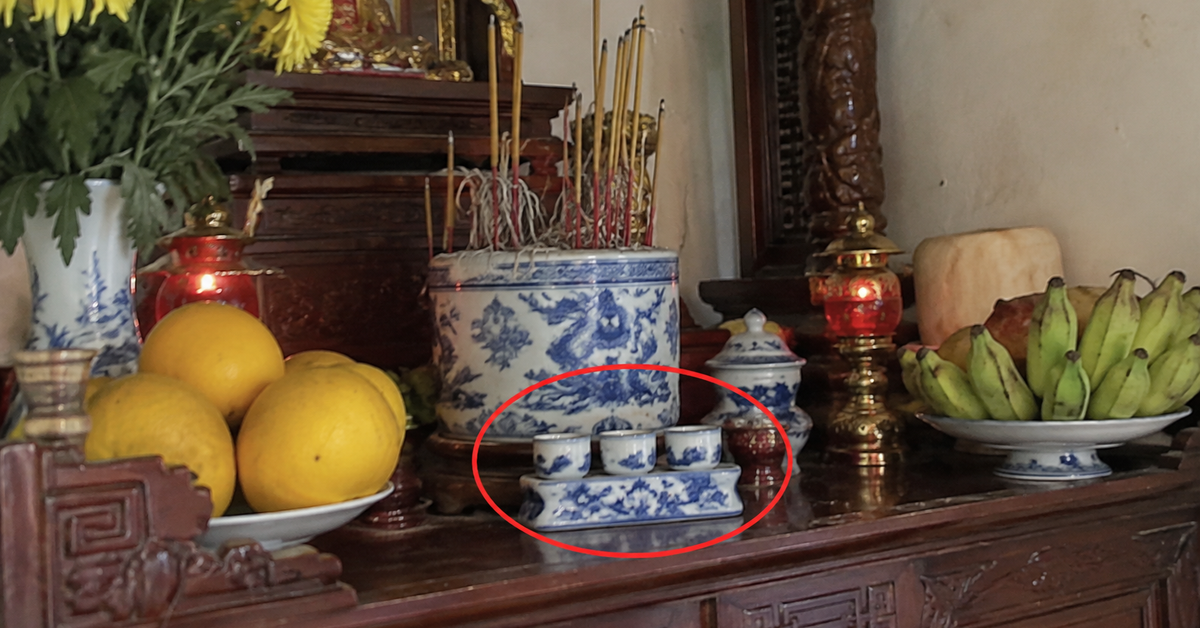 Lời khuyên cho những gia đình vẫn để chén nước trên bàn thờ 24/7