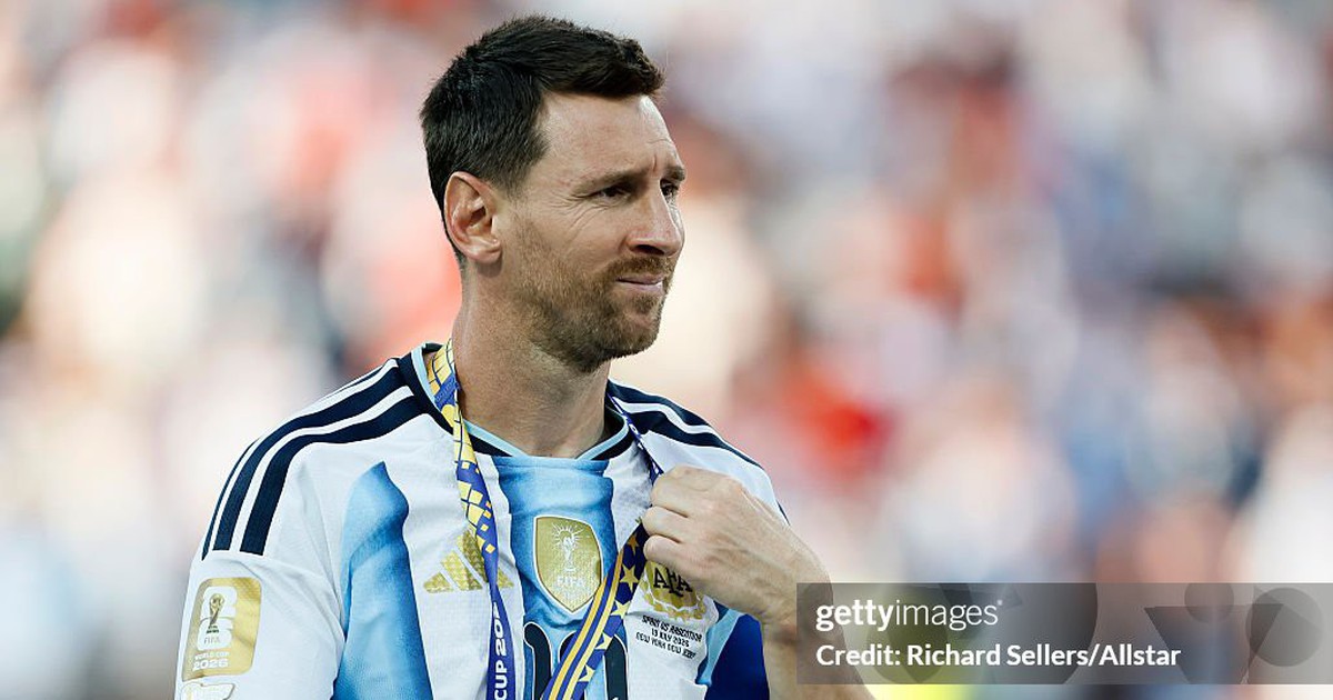 Messi bất ngờ trở lại đội tuyển Argentina