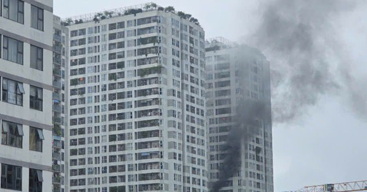 Lực lượng chữa cháy tại chỗ dập tắt ngay đám cháy tại chung cư 90 Nguyễn Tuân