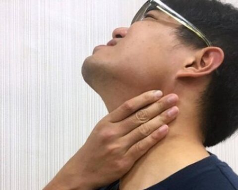 4 dấu hiệu ung thư thích “trốn” trên vùng cổ