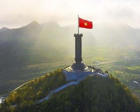 Một cổ phiếu ngân hàng phá đỉnh mọi thời đại, sếp lớn muốn thoái bớt vốn
