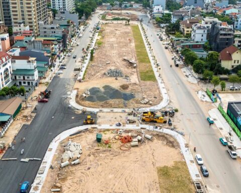 Một tuyến đường rộng gấp 2 lần đường băng sân bay đang dần hoàn thiện ngay giữa lòng Hà Nội, dẫn thẳng tới siêu dự án nhà hát do Sun Group đầu tư
