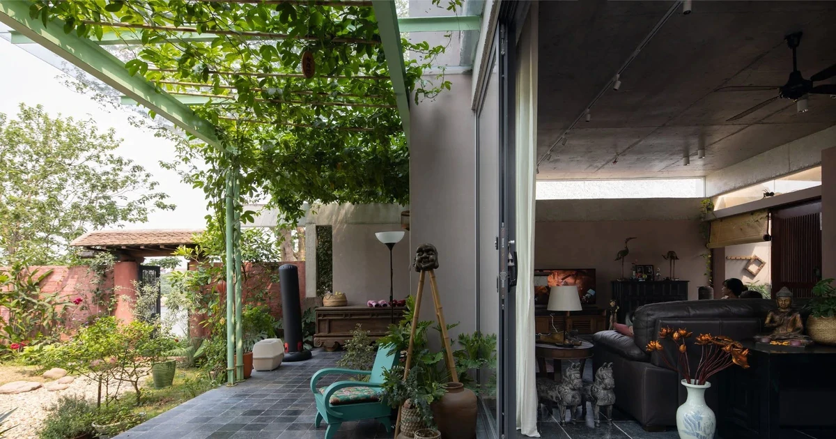 Ngôi nhà ‘quay lưng’ với phố, mở ra khu vườn bên sông