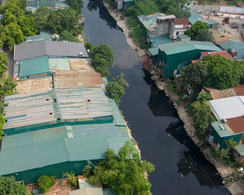 Chủ tịch Hà Nội chỉ đạo xử lý nhà xưởng ‘băm nát’ hành lang thoát lũ sông Nhuệ