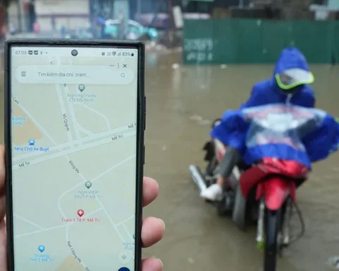 Mưa lớn gây ngập khắp nơi, ‘Bản đồ mưa ngập’ của Hà Nội vừa ra mắt đã tê liệt