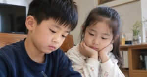 Một hiện tượng đáng chú ý đang xảy ra ở rất nhiều gia đình: Nếu bố mẹ kinh tế bình thường, đừng hy sinh quá nhiều cho con cái!