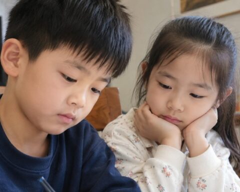 Một hiện tượng đáng chú ý đang xảy ra ở rất nhiều gia đình: Nếu bố mẹ kinh tế bình thường, đừng hy sinh quá nhiều cho con cái!