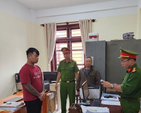 Điều tra loạt giao dịch qua 162 tài khoản ngân hàng, phát hiện dòng tiền hơn 2.000 tỷ đồng: Bắt tạm giam Đặng Anh Khoa SN 2006