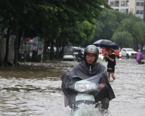 Hà Nội còn mưa lớn đến bao giờ?