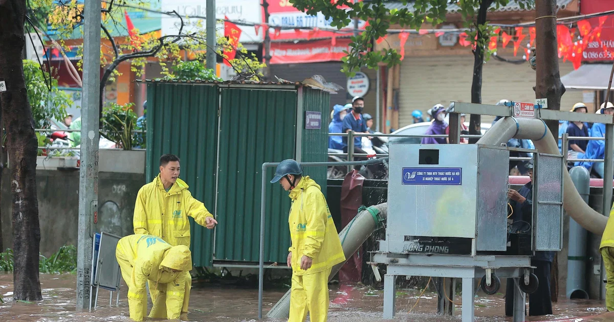 Đợt ngập diện rộng thử thách hạ tầng thoát nước Hà Nội