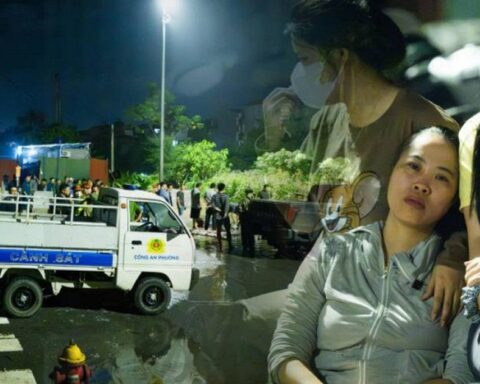 Xuyên đêm tìm kiếm nam sinh viên Đại học Mỏ – Địa chất nghi mất tích khi đi qua đường ngập sâu, người mẹ đến hiện trường ngóng tin con
