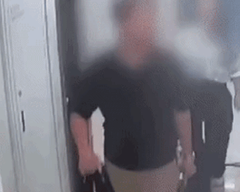 Nữ ca sĩ lộ clip ngoại tình trong thang máy thua kiện, khóc nghẹn thanh minh mà chả ai thương: “Tôi cũng là nạn nhân”