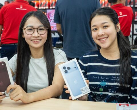 Người dùng Việt háo hức nhận iPhone 18 Pro, Pro Max ngay ngày đầu mở bán