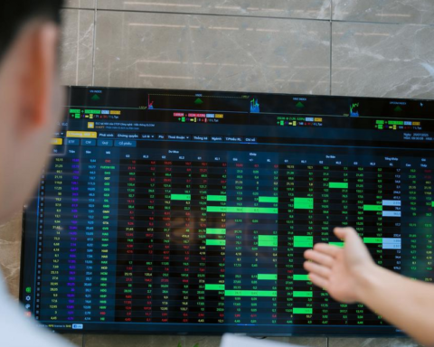 Nhà đầu tư ngoại tăng mua cổ phiếu Việt Nam trước thềm nâng hạng FTSE