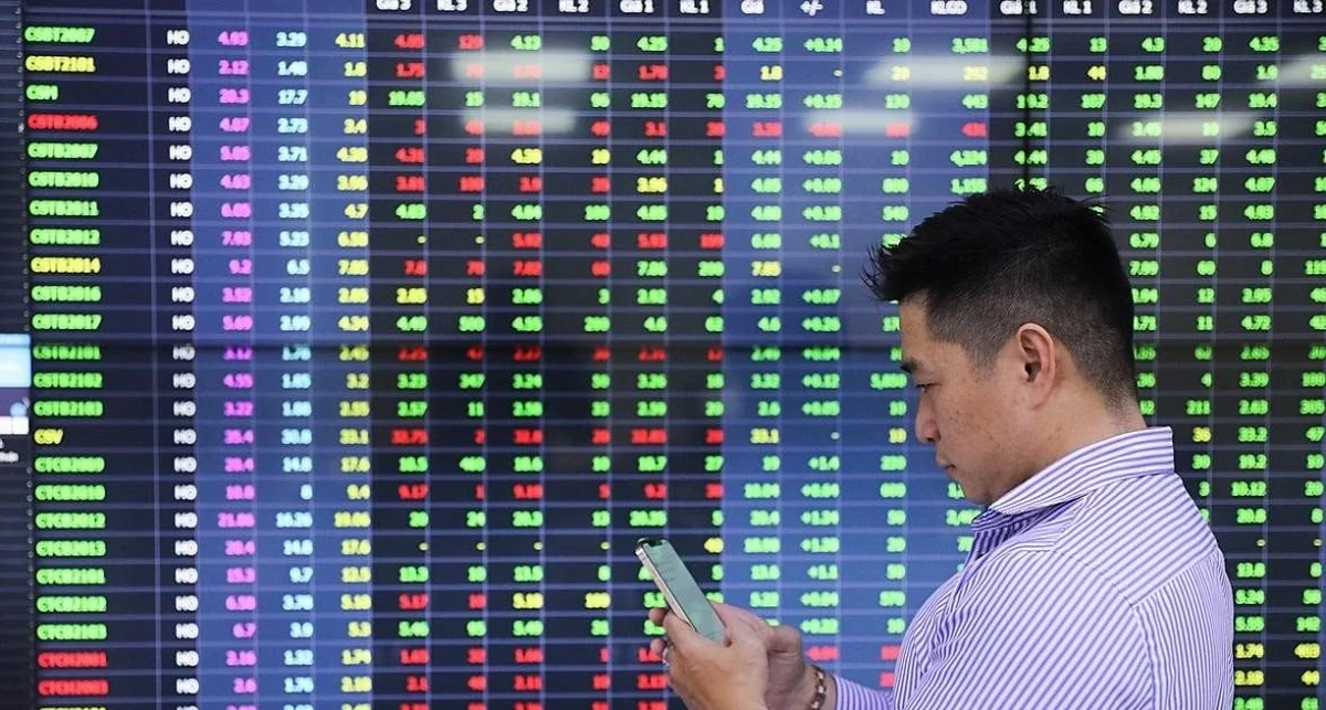 VN-Index đảo chiều trước giờ nâng hạng