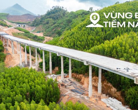 Một đoạn đường chỉ dài 11 km nhưng có đến 10 cây cầu cùng hầm cấp đặc biệt, nhà thầu huy động đến 600 người, quyết thông xe sau 3 tháng nữa