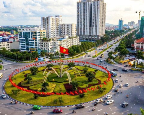 Ngày mai, tỉnh được mệnh danh là “thủ phủ công nghiệp” của nước ta, nơi loạt ông lớn Vingroup, Sun Group, Phú Mỹ Hưng, T&T đổ về làm khu đô thị, sẽ chính thức trở thành thành phố trực thuộc Trung ương