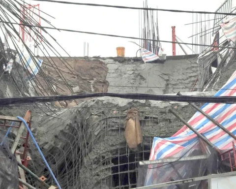 Sập giàn giáo công trình ở Cần Thơ, 3 người bị thương