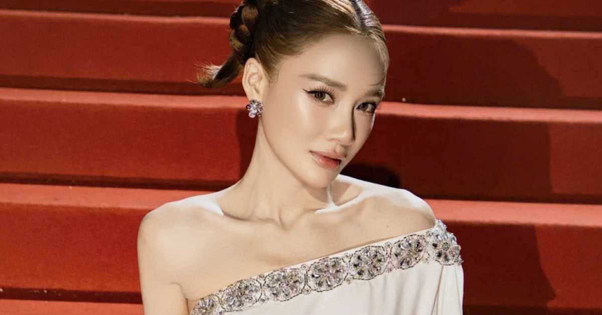 Nhã Phương nói về việc quảng cáo nước uống trường sinh: “Tôi tin tưởng và trực tiếp sử dụng”