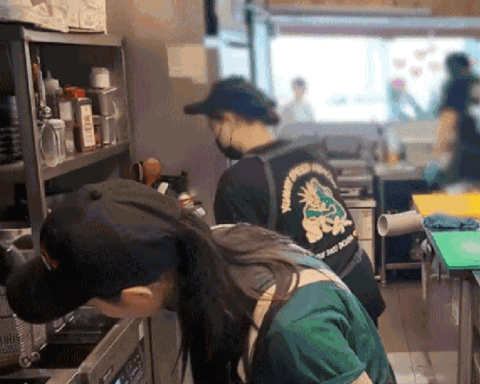 Nữ ca sĩ là thành viên nhóm nhạc nổi tiếng nay mở quán ăn ở phường Anguk, kiếm tiền tỷ mỗi tháng