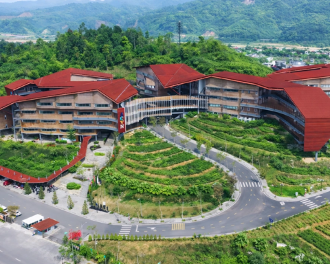 Việt Nam có trường nội trú 700 tỷ đồng chuẩn Anh đầu tiên: Học sinh đi học trên đồi, học phí lên đến 650 triệu đồng/năm