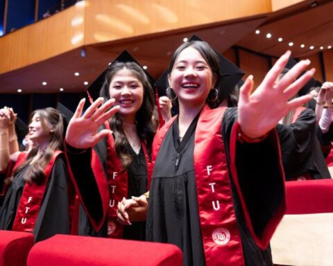 Toàn cảnh lễ trao bằng tốt nghiệp đợt 2 năm 2026 tại ngôi trường được mệnh danh “Harvard Việt Nam”