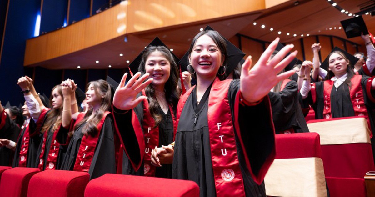 Toàn cảnh lễ trao bằng tốt nghiệp đợt 2 năm 2026 tại ngôi trường được mệnh danh “Harvard Việt Nam”