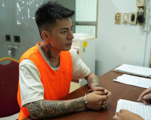 Bắt 2 người và 5 nam nhân viên quán ăn trong vụ xe ô tô tông nhiều xe máy khiến 1 người bị thương