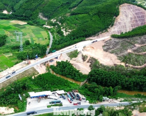 Trạm dừng nghỉ cao tốc hơn 80 tỷ lụt tiến độ gần 10 năm
