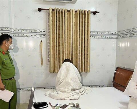 Kiểm tra homestay lúc 0h30′, phát hiện đường dây “sex tour” giá 10-15 triệu đồng/lượt