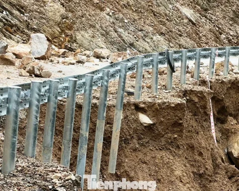 Mưa lớn phá nát tuyến đường hơn 470 tỷ vừa thông xe được 3 tháng