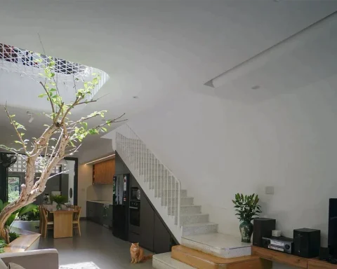 Nhà phố mặt tiền 4,5m vẫn rộng, thoáng nhờ giếng trời