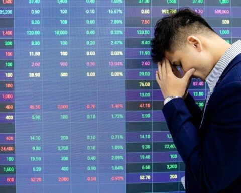 Một cổ phiếu ngân hàng giảm kịch sàn sau chuỗi tăng nóng