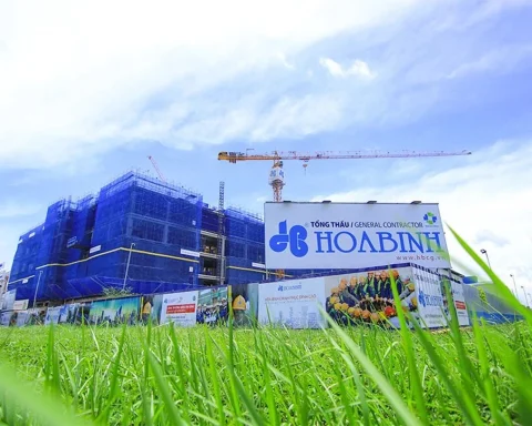 Ai hoán đổi nợ cho Tập đoàn Hòa Bình chỉ bằng 1/3 thị giá?