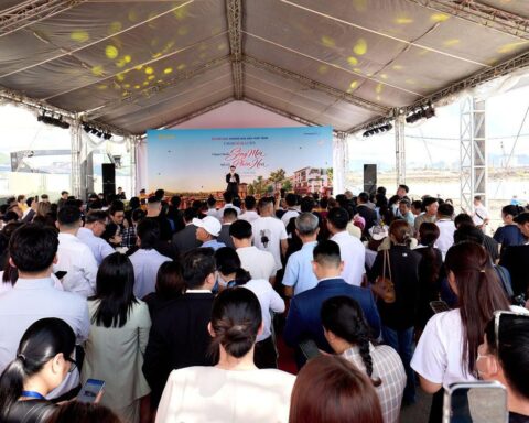 Khai trương nhà mẫu The Elite: Hàng trăm nhà đầu tư đổ về “đảo an cư” Charmora City