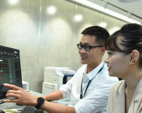 Nâng hạng chỉ là bước đầu, chứng khoán Việt Nam còn gì phía trước?