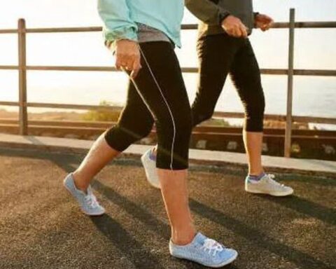 Bị gout, đi bộ mỗi ngày có giúp hạ axit uric?