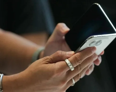 iPhone Duo không có khe lắp SIM: Làm thế nào để giữ được số điện thoại cũ?