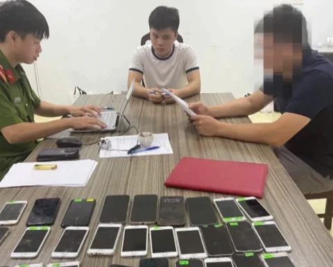 Kịch bản lừa tiền của 8 đối tượng giả danh shipper