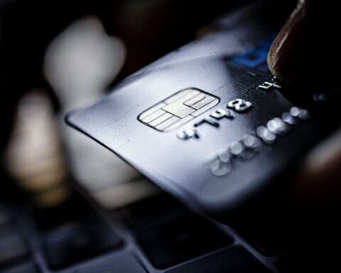 Hacker sử dụng AI tấn công 100 công ty, đánh cắp 600.000 hồ sơ thẻ tín dụng