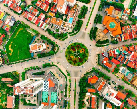 Thành phố trực thuộc Trung ương trẻ nhất cả nước đang làm siêu sân bay rộng gần 2000 ha, kết nối với Thủ đô bằng tuyến đường 120m do Sun Group làm và tuyến đường sắt tốc độ cao của Vingroup