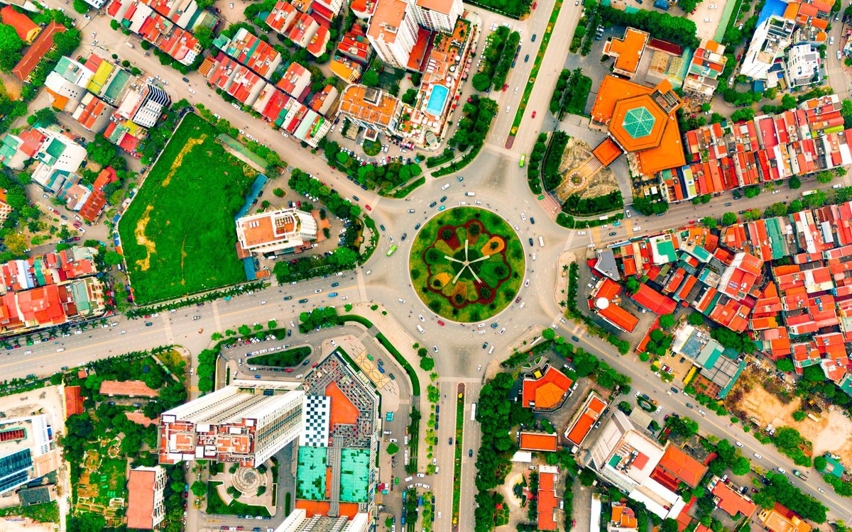 Thành phố trực thuộc Trung ương trẻ nhất cả nước đang làm siêu sân bay rộng gần 2000 ha, kết nối với Thủ đô bằng tuyến đường 120m do Sun Group làm và tuyến đường sắt tốc độ cao của Vingroup