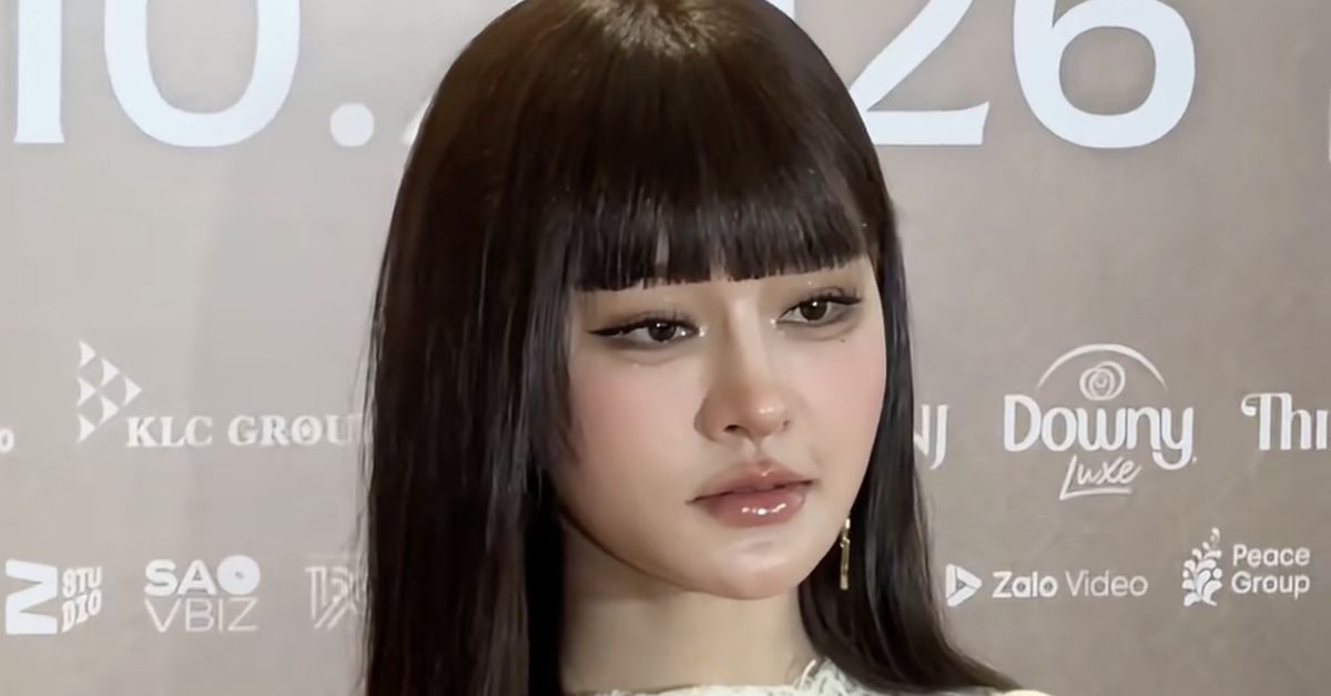 Gương mặt như búp bê của Hiền Hồ