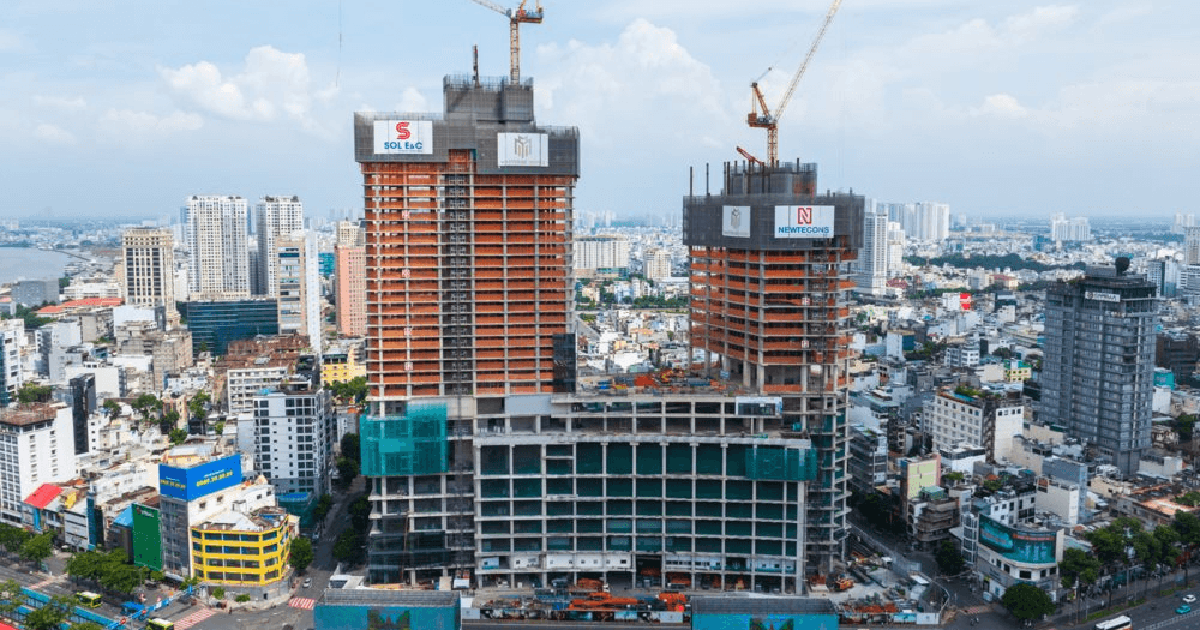 Tòa tháp đôi 235 m cao nhất Việt Nam tăng tốc thi công, đang lắp kính: Thương hiệu khách sạn xa xỉ bậc nhất thế giới lần đầu xuất hiện, dưới lòng đất có một điểm hiếm có