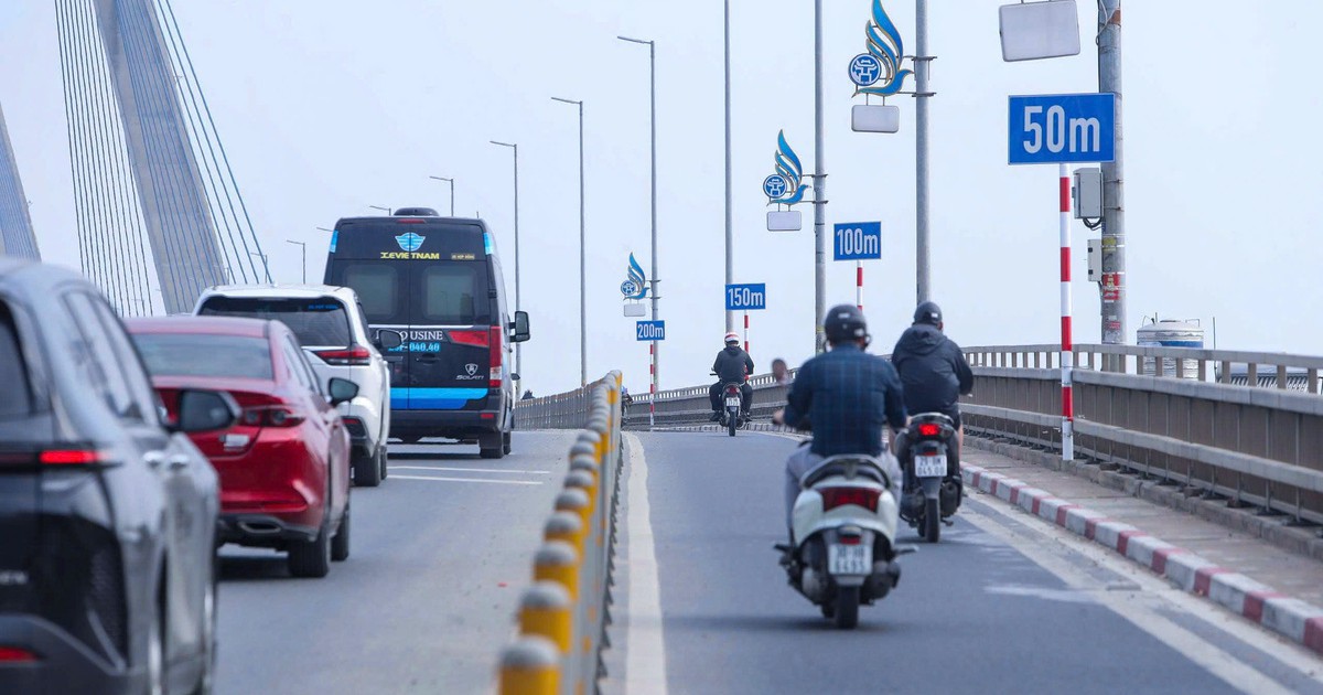 Sau cầu Nhật Tân, Hà Nội tính kẻ vạch khoảng cách trên 3 cầu lớn