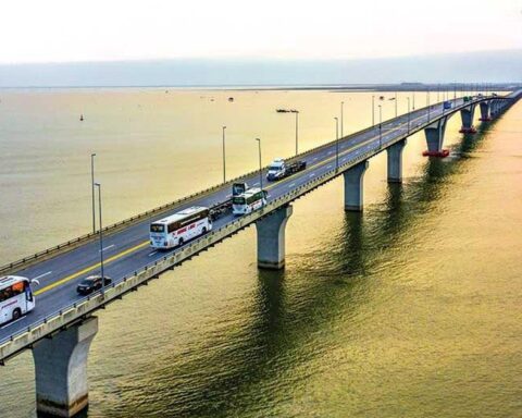 Cầu vượt biển dài nhất Việt Nam gần 16km, sở hữu “đường hầm kỹ thuật” với 88 khoang bê tông đúc sẵn được áp dụng công nghệ lắp ghép tiên tiến