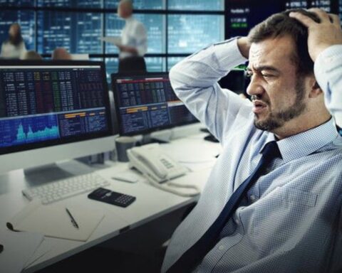 Khối ngoại bán thẳng tay 2.600 tỷ đồng ngay sau nâng hạng, điều gì đang diễn ra?