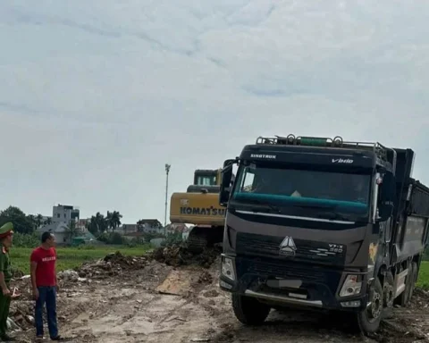 Hà Nội: Khởi tố giám đốc công ty vận tải đổ trộm hơn 4.500 tấn chất thải xây dựng