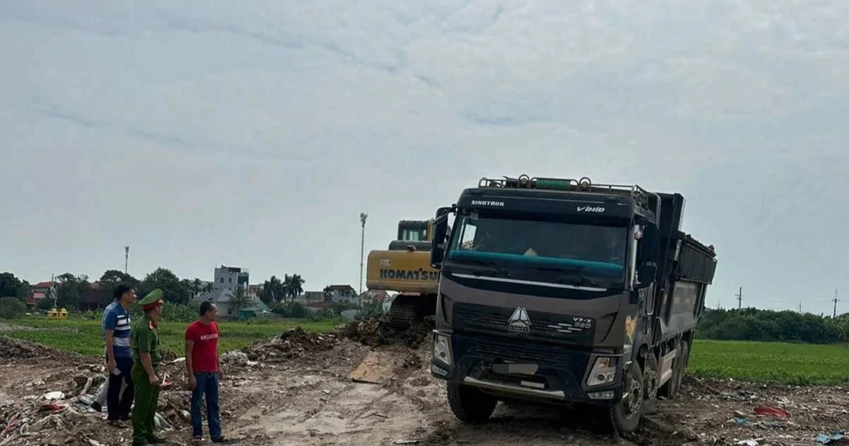 Hà Nội: Khởi tố giám đốc công ty vận tải đổ trộm hơn 4.500 tấn chất thải xây dựng